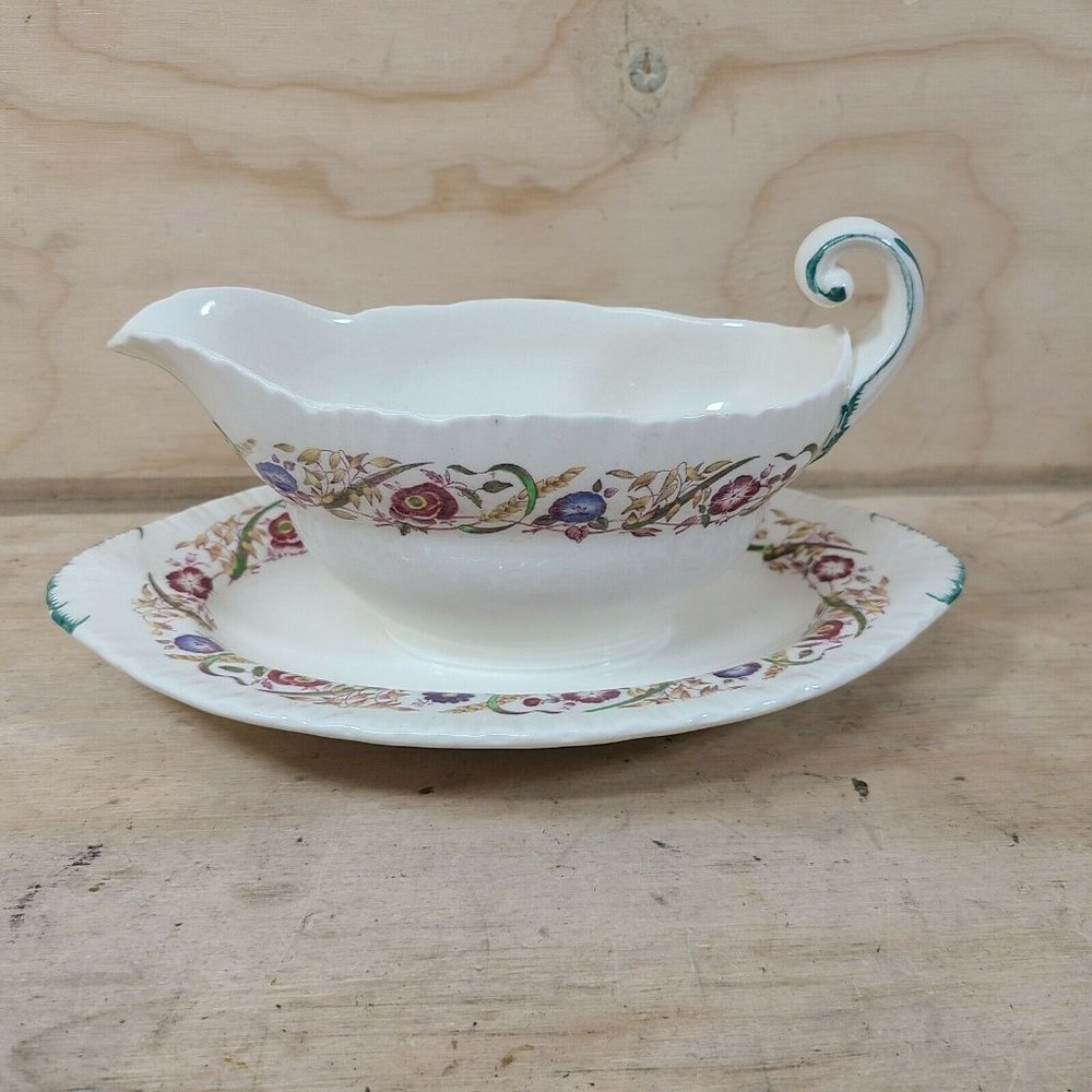 Vintage Wedgwood Etruria Cornflower Ivory 9 1/2" Gravy Boat With Attached Plate‎